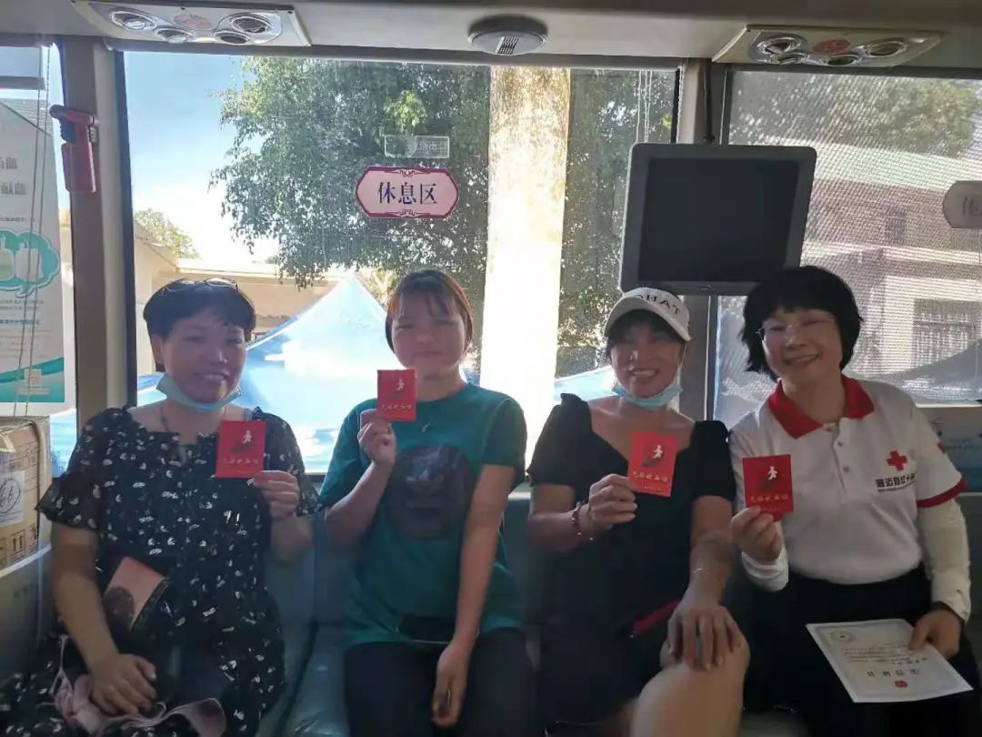 点滴奉献勇担当 医者挽袖筑爱心——海南省安宁医院、海南众智医疗投资有限公司组织开展献血活动