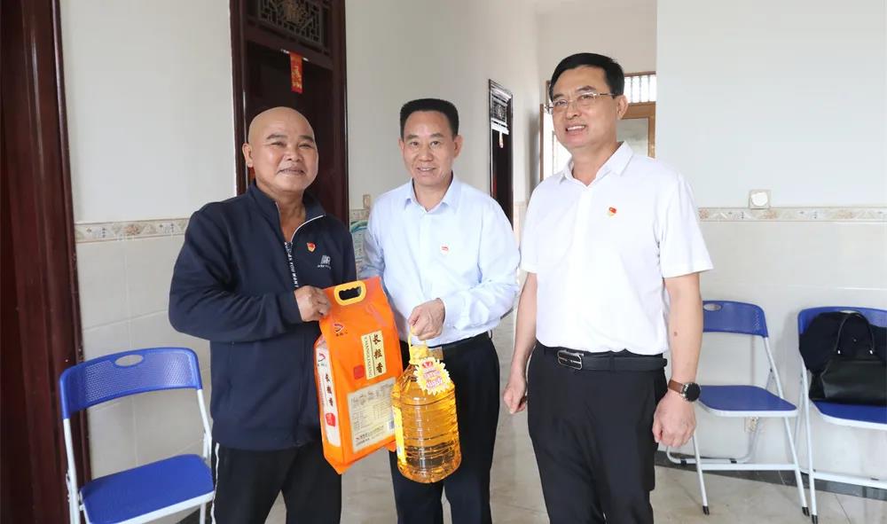 省纪委监委驻省卫健委纪监组、省卫健委机关处室党支部联合省血液中心开展“结对共建促发展　我为群众办实事”主题党日活动