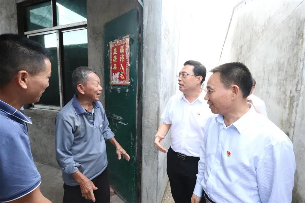 省纪委监委驻省卫健委纪监组、省卫健委机关处室党支部联合省血液中心开展“结对共建促发展　我为群众办实事”主题党日活动