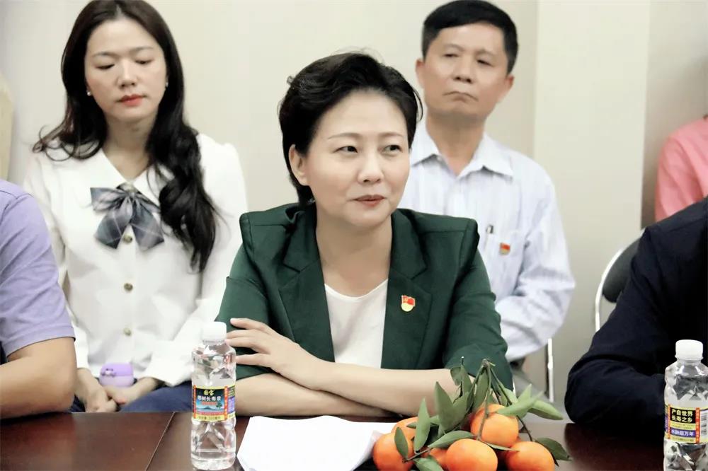 省纪委监委驻省卫健委纪监组、省卫健委机关处室党支部联合省血液中心开展“结对共建促发展　我为群众办实事”主题党日活动