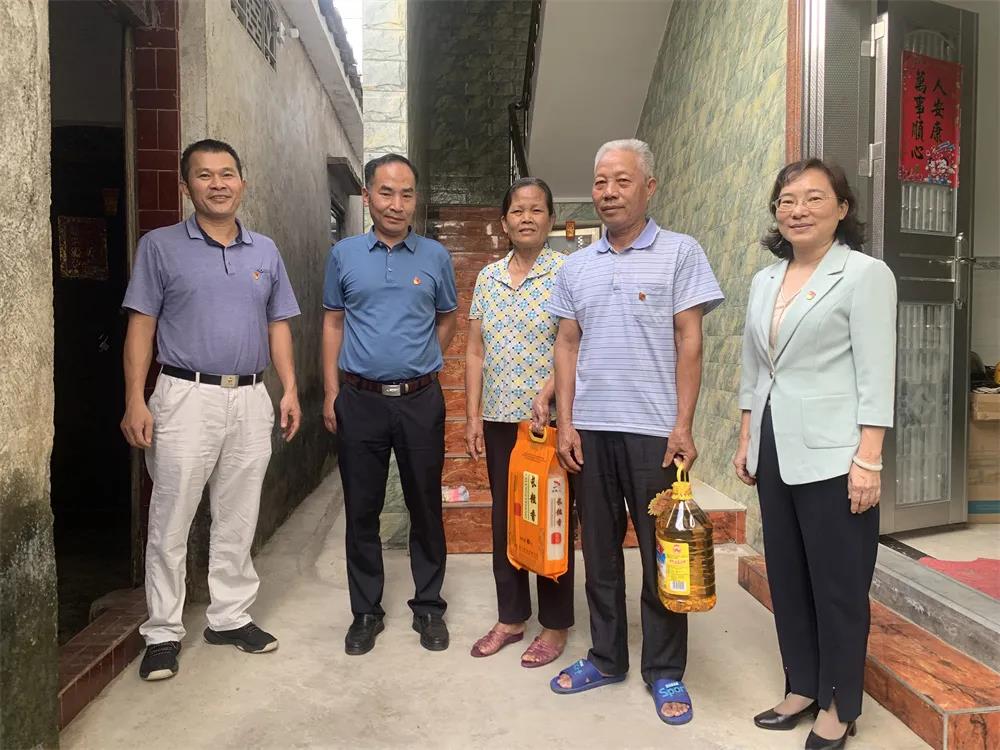 省纪委监委驻省卫健委纪监组、省卫健委机关处室党支部联合省血液中心开展“结对共建促发展　我为群众办实事”主题党日活动