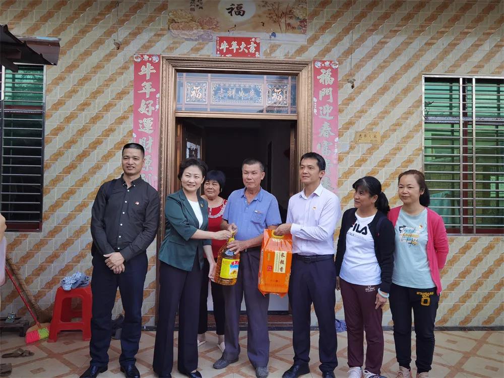 省纪委监委驻省卫健委纪监组、省卫健委机关处室党支部联合省血液中心开展“结对共建促发展　我为群众办实事”主题党日活动