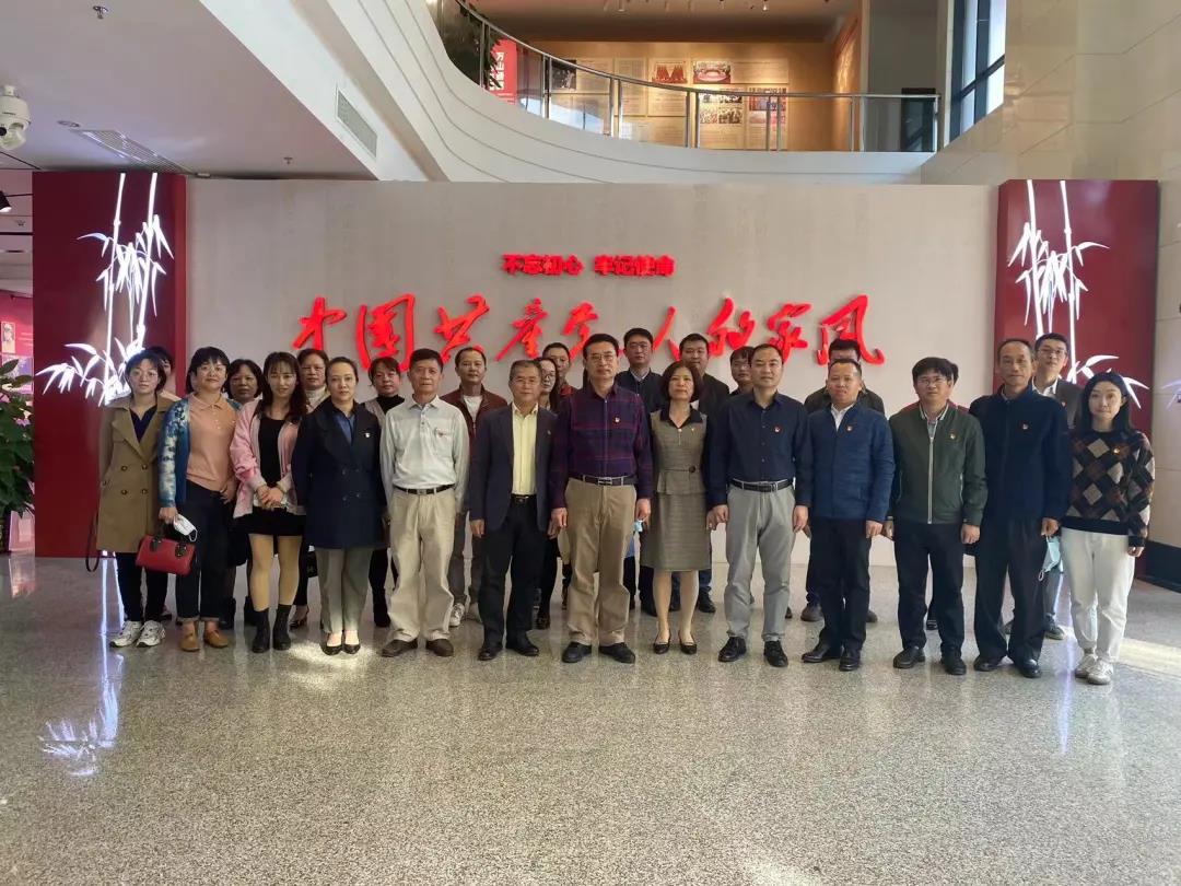 传承红色家风 筑牢廉洁意识--省血液中心组织党员干部到海南省档案馆开展主题党日活动