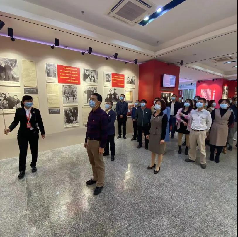 传承红色家风 筑牢廉洁意识--省血液中心组织党员干部到海南省档案馆开展主题党日活动