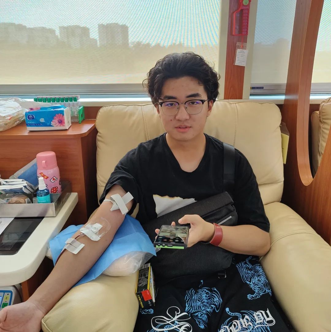 捐我青春热血 弘扬雷锋精神——琼台师范学院组织无偿献血活动