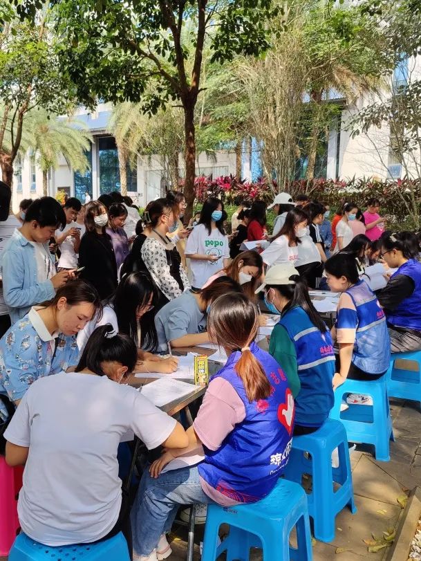 捐我青春热血 弘扬雷锋精神——琼台师范学院组织无偿献血活动