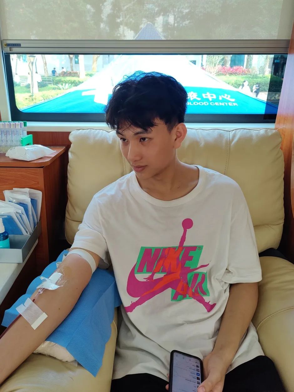 捐我青春热血 弘扬雷锋精神——琼台师范学院组织无偿献血活动