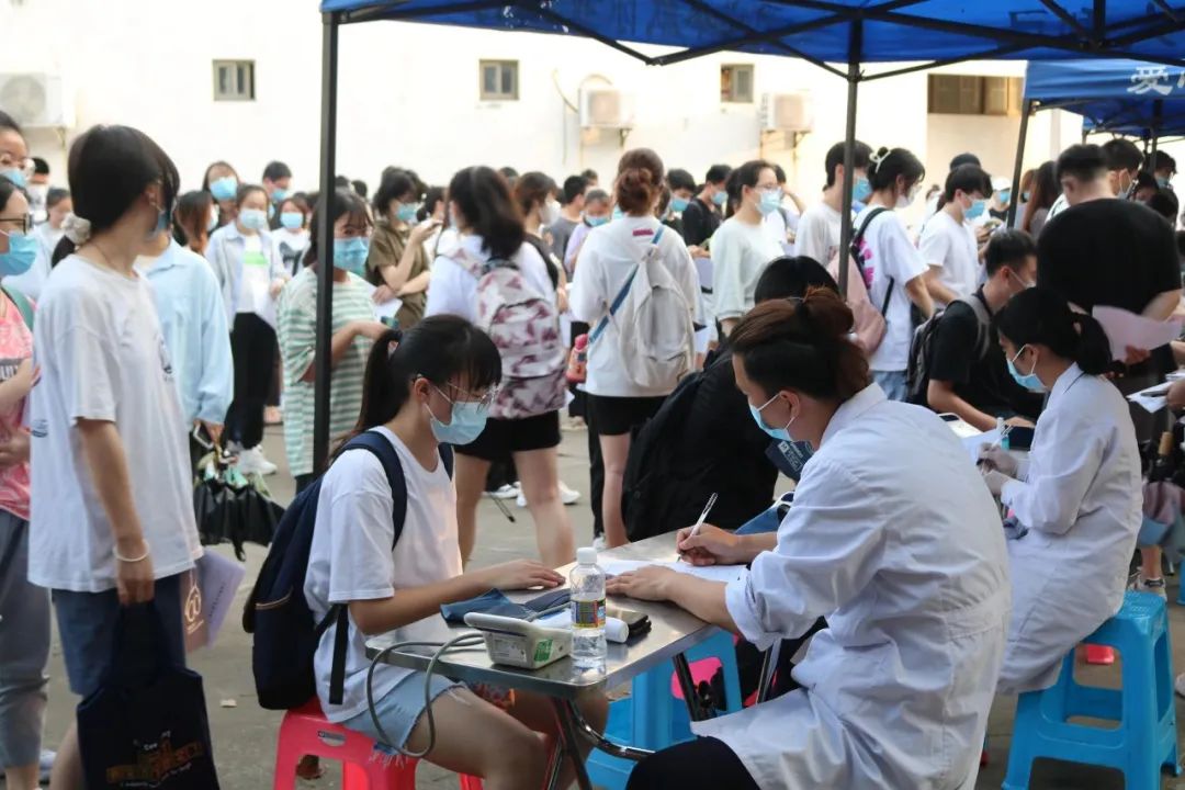 热血主力军上线！海南医学院361名学子捐献血液11万余毫升