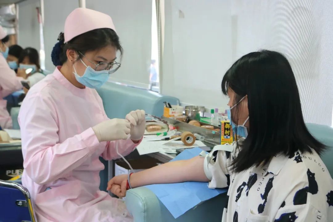 热血主力军上线！海南医学院361名学子捐献血液11万余毫升