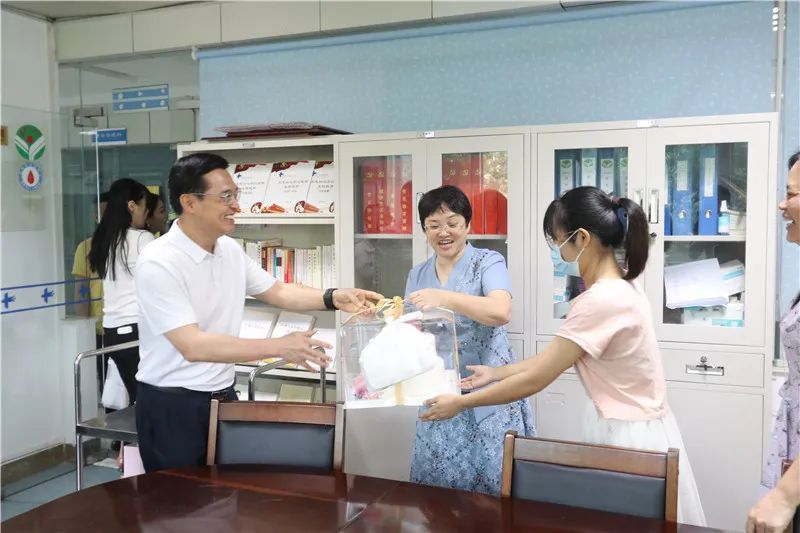 5·12国际护士节——致敬人间最美的天使!