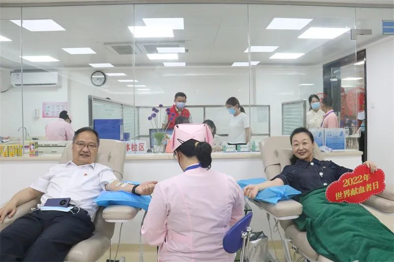 聚合力促提升 献爱心显担当 ——省卫生健康委医政医管局党支部、乐城医药监管局党支部、省血液中心党委联合开展主题党日活动
