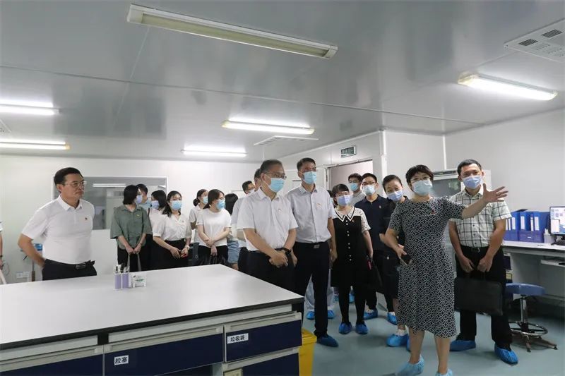 聚合力促提升 献爱心显担当 ——省卫生健康委医政医管局党支部、乐城医药监管局党支部、省血液中心党委联合开展主题党日活动