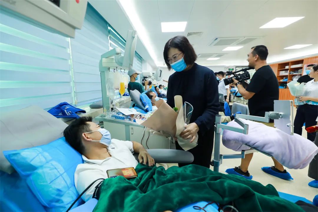 海南省举行庆祝2022年世界献血者日暨无偿献血表彰活动