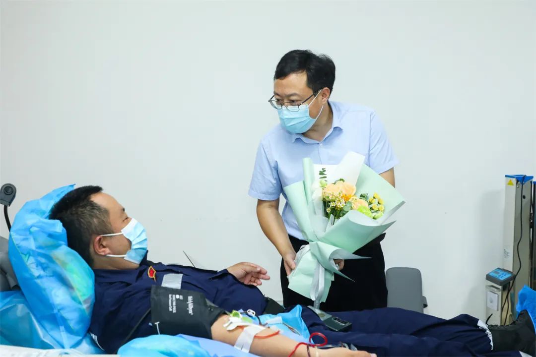 海南省举行庆祝2022年世界献血者日暨无偿献血表彰活动