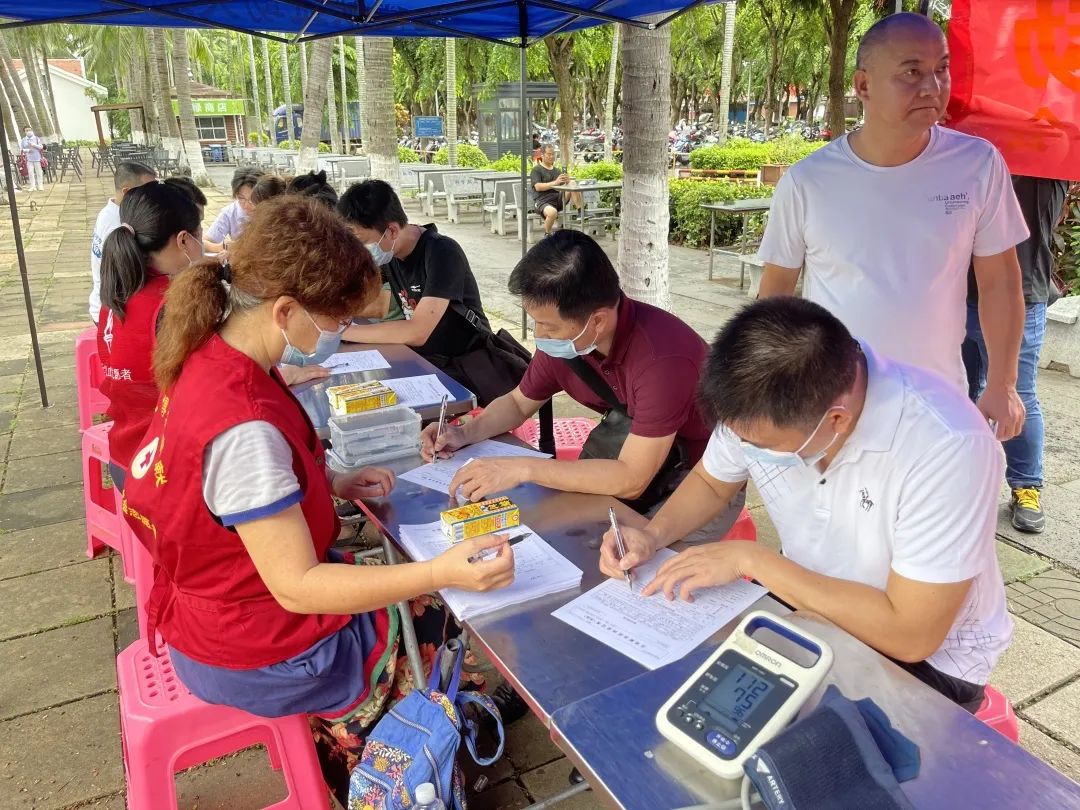 挽袖献爱 热血椰城——海口市直属机关及企、事业单位组织开展无偿献血活动