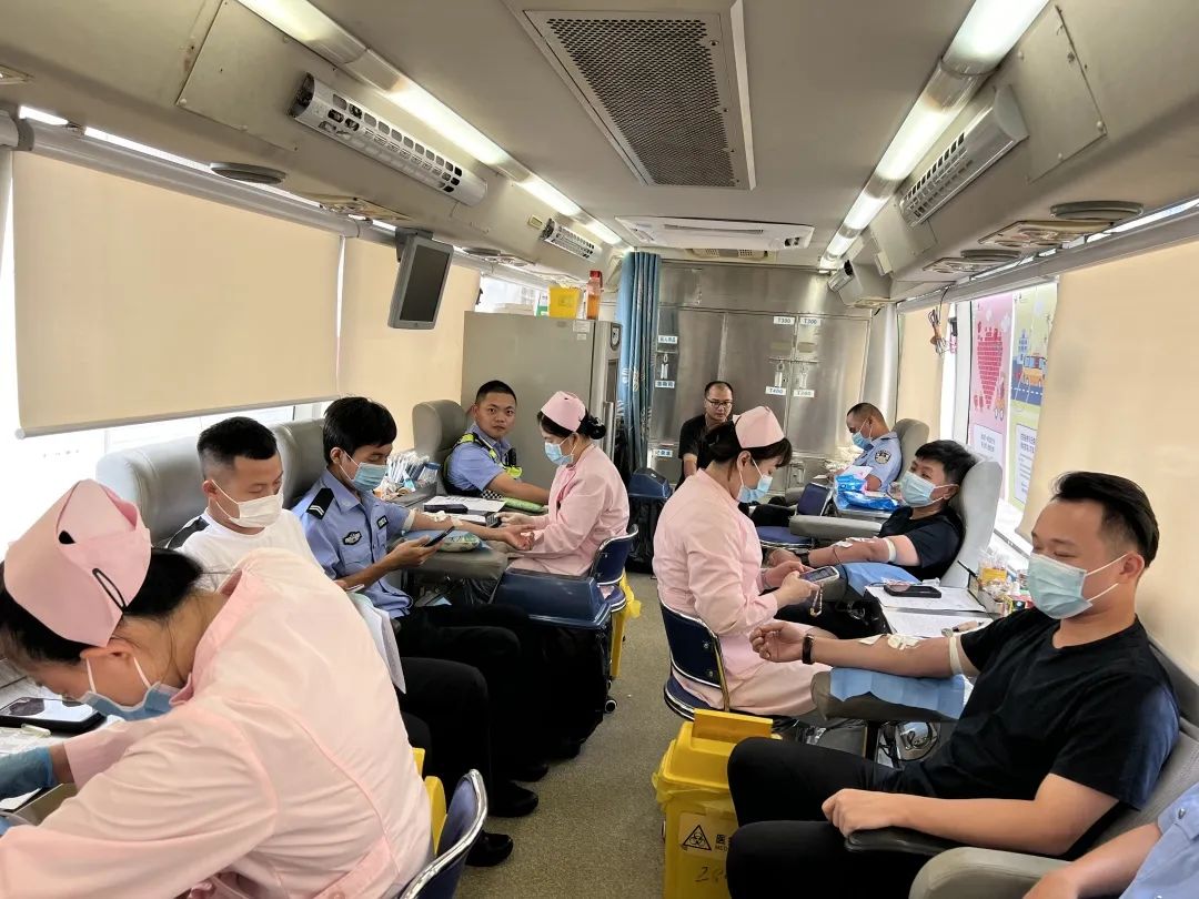 挽袖献爱 热血椰城——海口市直属机关及企、事业单位组织开展无偿献血活动