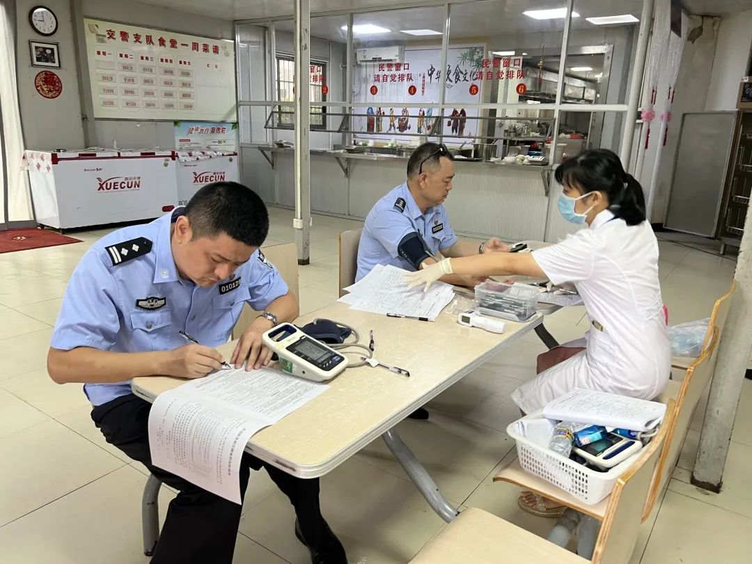 挽袖献爱 热血椰城——海口市直属机关及企、事业单位组织开展无偿献血活动