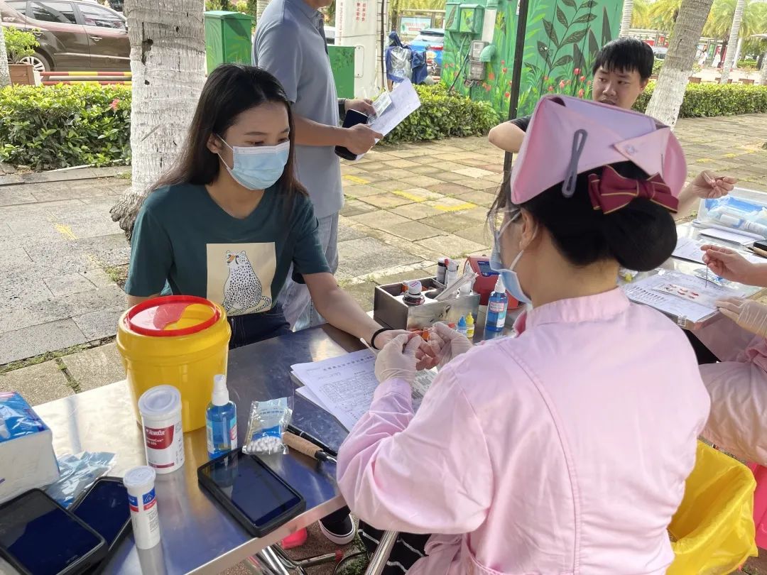 挽袖献爱 热血椰城——海口市直属机关及企、事业单位组织开展无偿献血活动