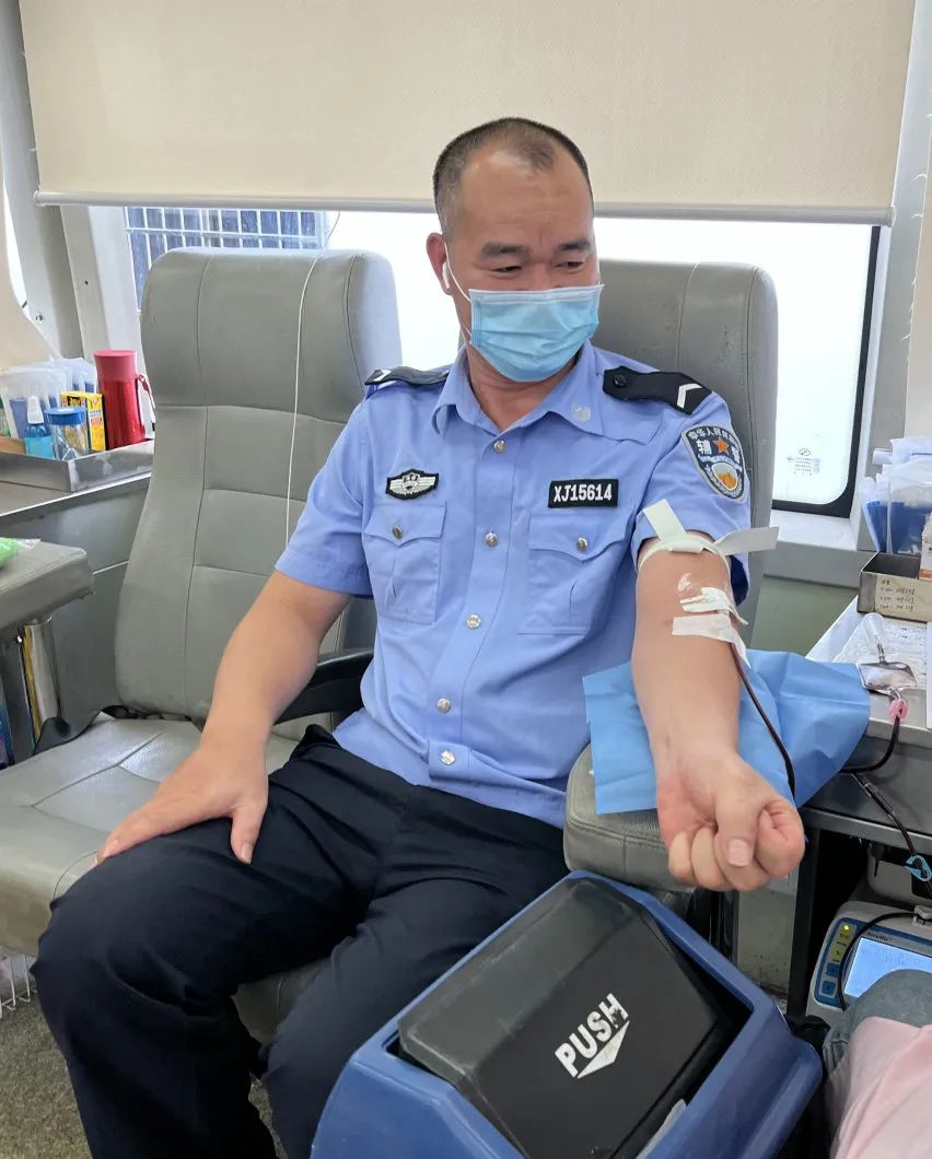挽袖献爱 热血椰城——海口市直属机关及企、事业单位组织开展无偿献血活动