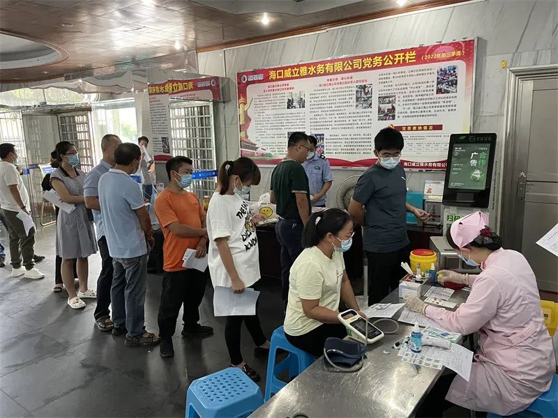 喜迎二十大 热血践初心——海口威立雅水务有限公司开展无偿献血活动