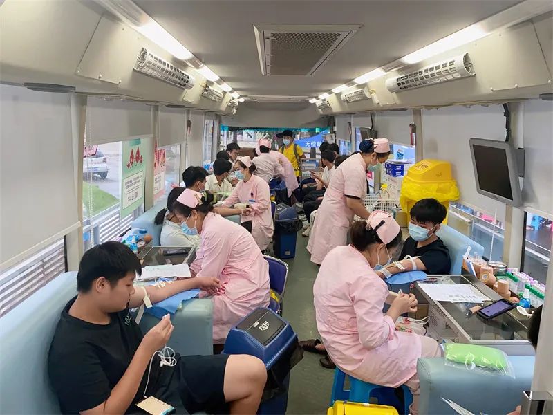 热血献礼开学季，海医学子有担当！