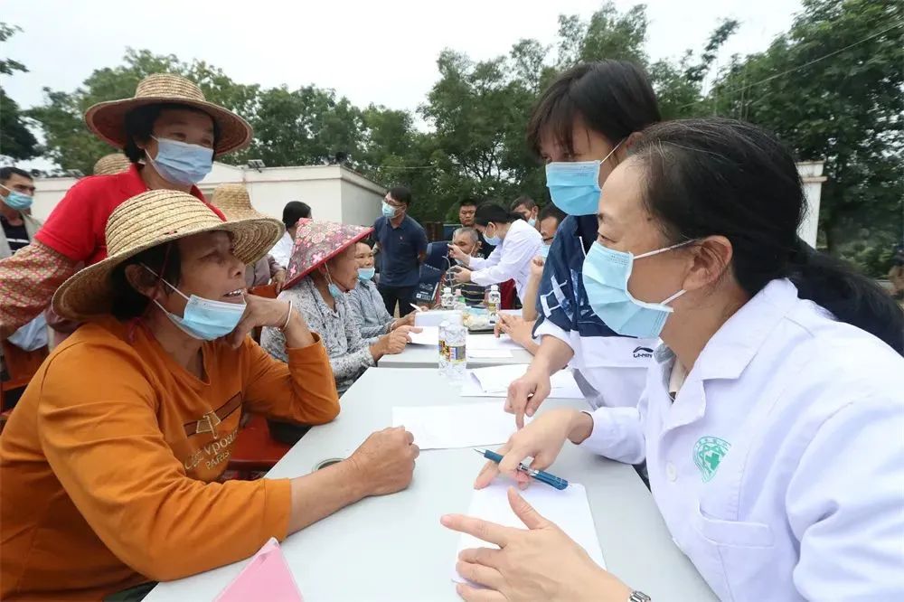 驻省卫健委纪监组、省卫健委人事处、机关党委工会党支部，省血液中心党支部，省中医院内科党支部，澄迈土尾村党支部联合开展主题党日活动