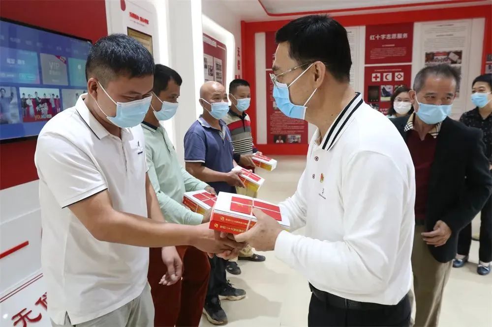驻省卫健委纪监组、省卫健委人事处、机关党委工会党支部，省血液中心党支部，省中医院内科党支部，澄迈土尾村党支部联合开展主题党日活动