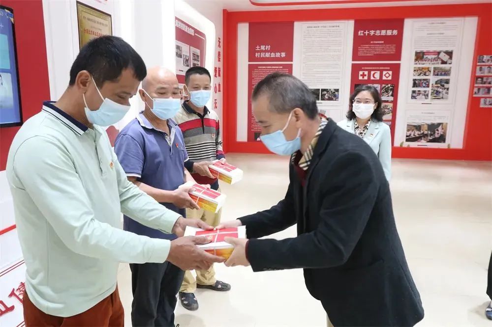 驻省卫健委纪监组、省卫健委人事处、机关党委工会党支部，省血液中心党支部，省中医院内科党支部，澄迈土尾村党支部联合开展主题党日活动