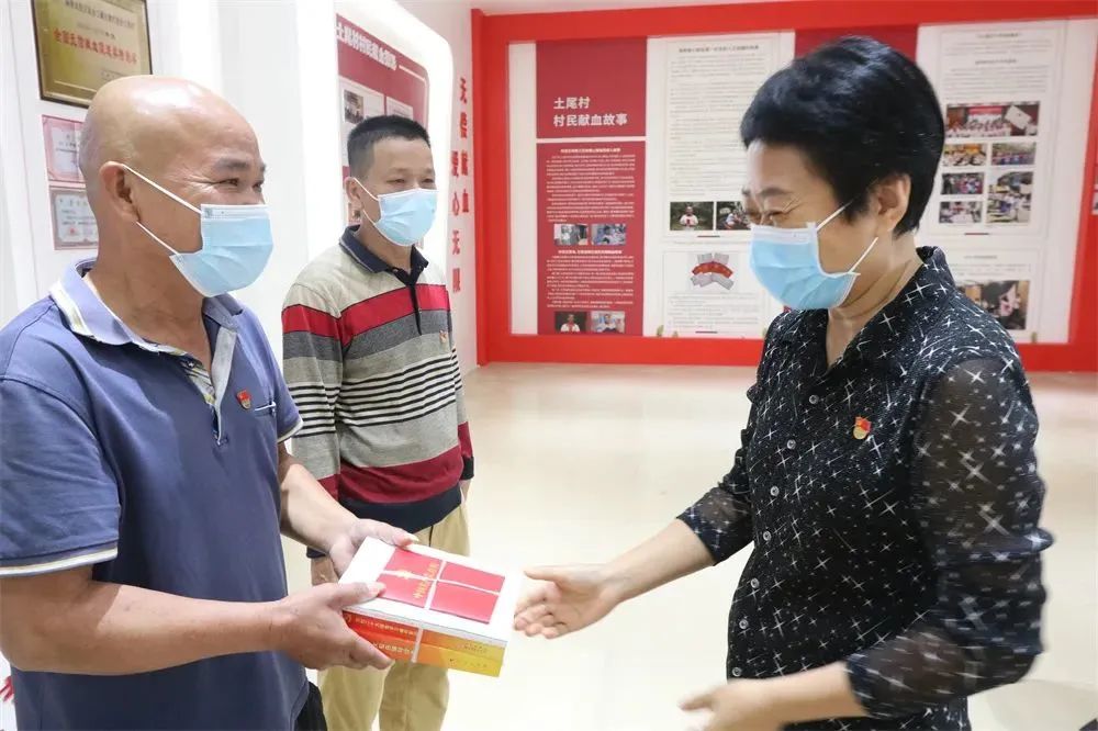 驻省卫健委纪监组、省卫健委人事处、机关党委工会党支部，省血液中心党支部，省中医院内科党支部，澄迈土尾村党支部联合开展主题党日活动