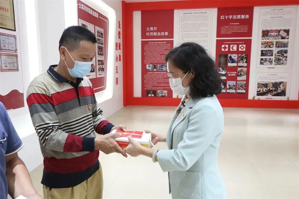 驻省卫健委纪监组、省卫健委人事处、机关党委工会党支部，省血液中心党支部，省中医院内科党支部，澄迈土尾村党支部联合开展主题党日活动