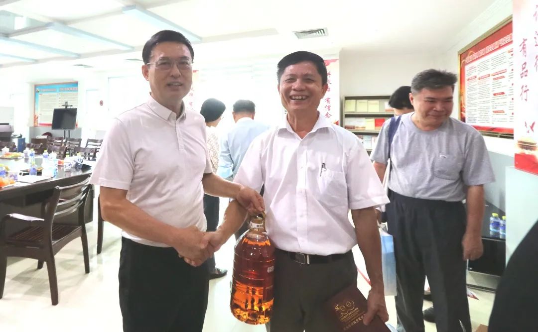 海南省血液中心召开退休干部职工“学习二十大 奋进新征程 永远跟党走”座谈会