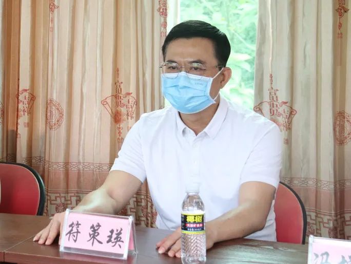 学习二十大 永远跟党走 奋进新征程 ——海南省血液中心党委开展慰问乡村振兴驻村队员暨无偿献血宣传志愿主题活动