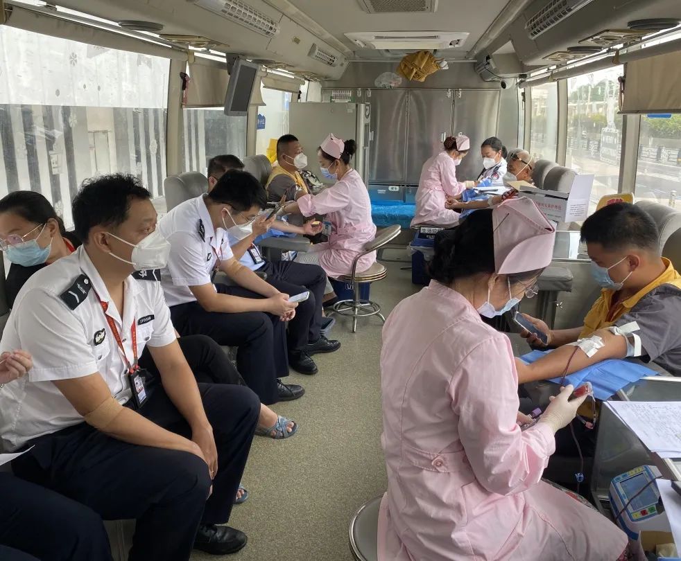 关爱生命 为爱加油——三亚凤凰国际机场连续无偿献血十八载