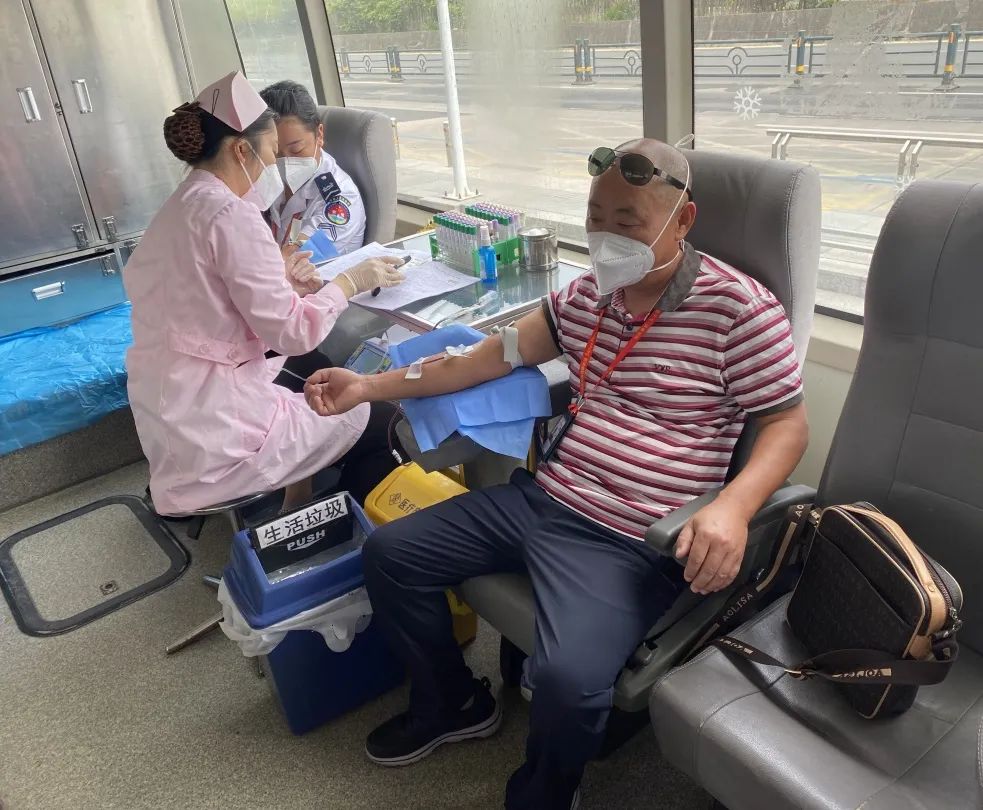 关爱生命 为爱加油——三亚凤凰国际机场连续无偿献血十八载