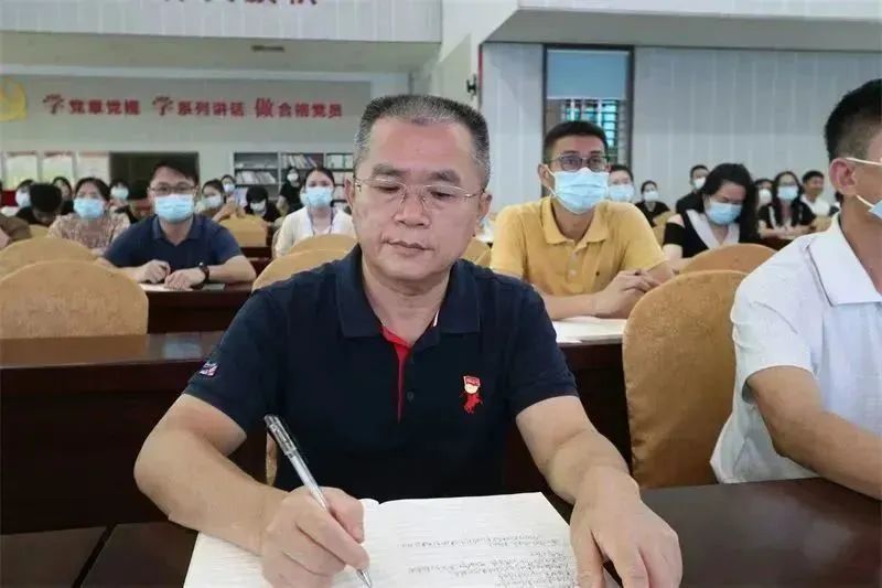 海南省血液中心举办学习贯彻党的二十大精神宣讲会