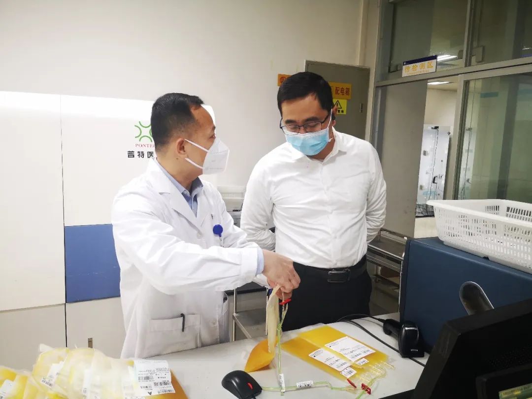 心系职工送温暖 真情关爱暖人心 ——省血液中心领导春节走访慰问无偿献血者及一线职工