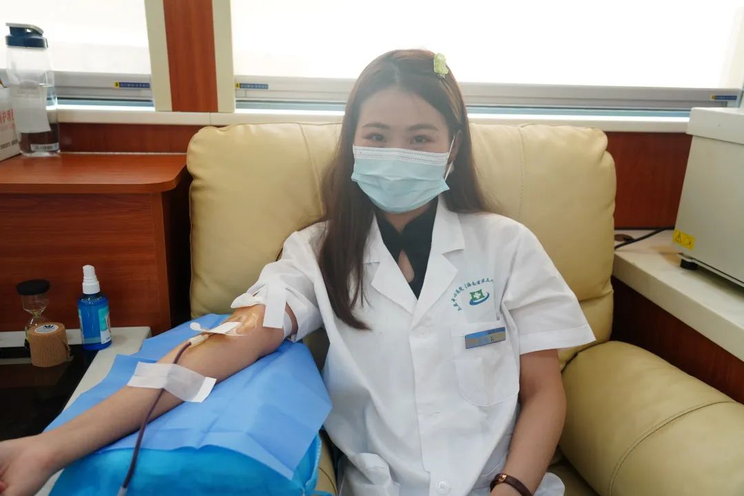 三亚市卫健委开展“用爱抗击疫情,用热血保护生命”无偿献血活动