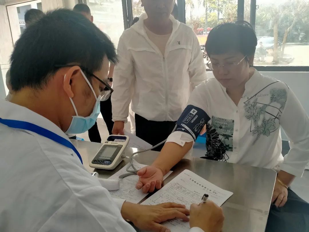 无偿献血走进定安县龙湖镇