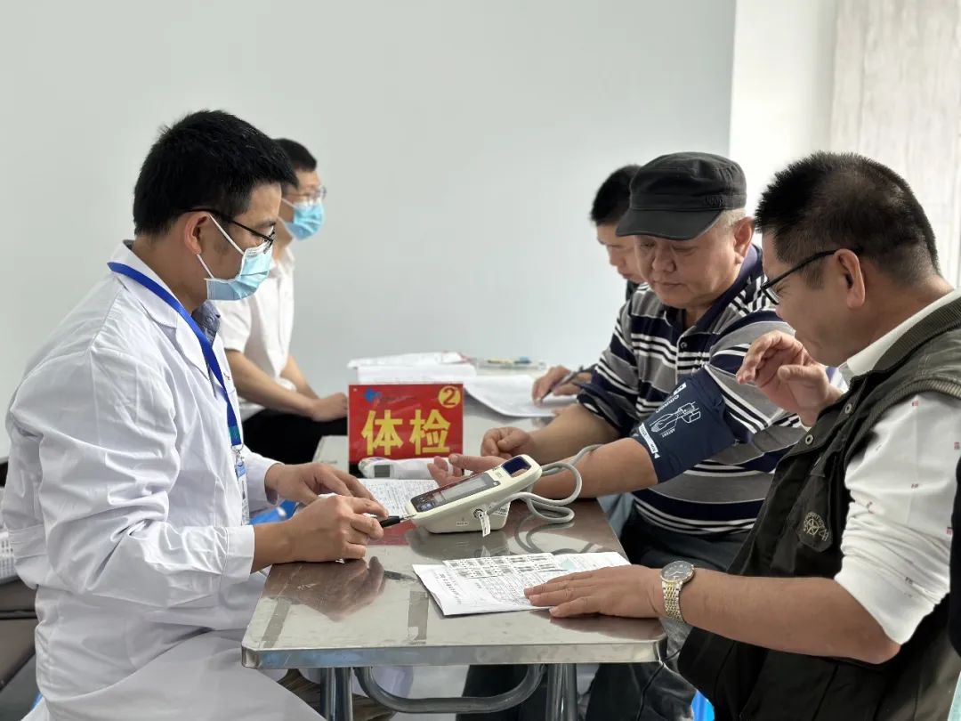 无偿献血走进定安县龙湖镇