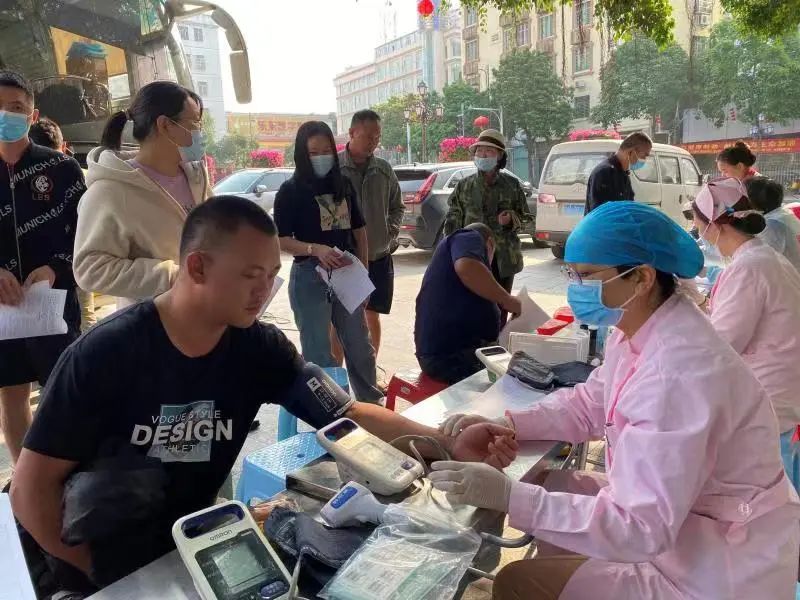 乐东黎族自治县开展十一乡镇巡回无偿献血宣传活动