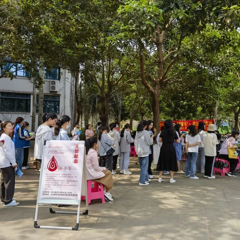 爱心义诊进校园 志愿服务暖人心