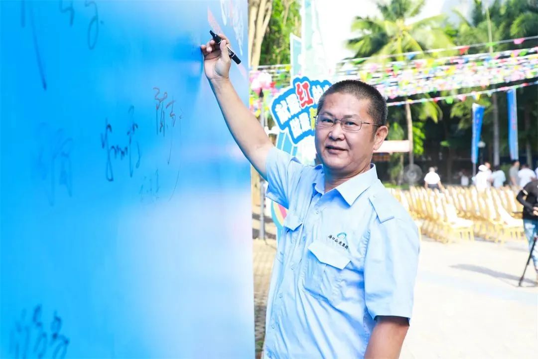 海南无偿献血先锋人物系列报道“从1到200”——“献血大王”刘筱杰