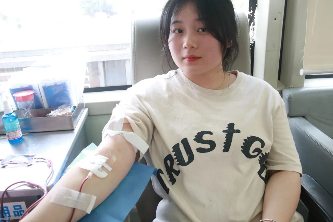 发扬雷锋精神 传递爱心力量——琼台师范学院组织开展无偿献血活动