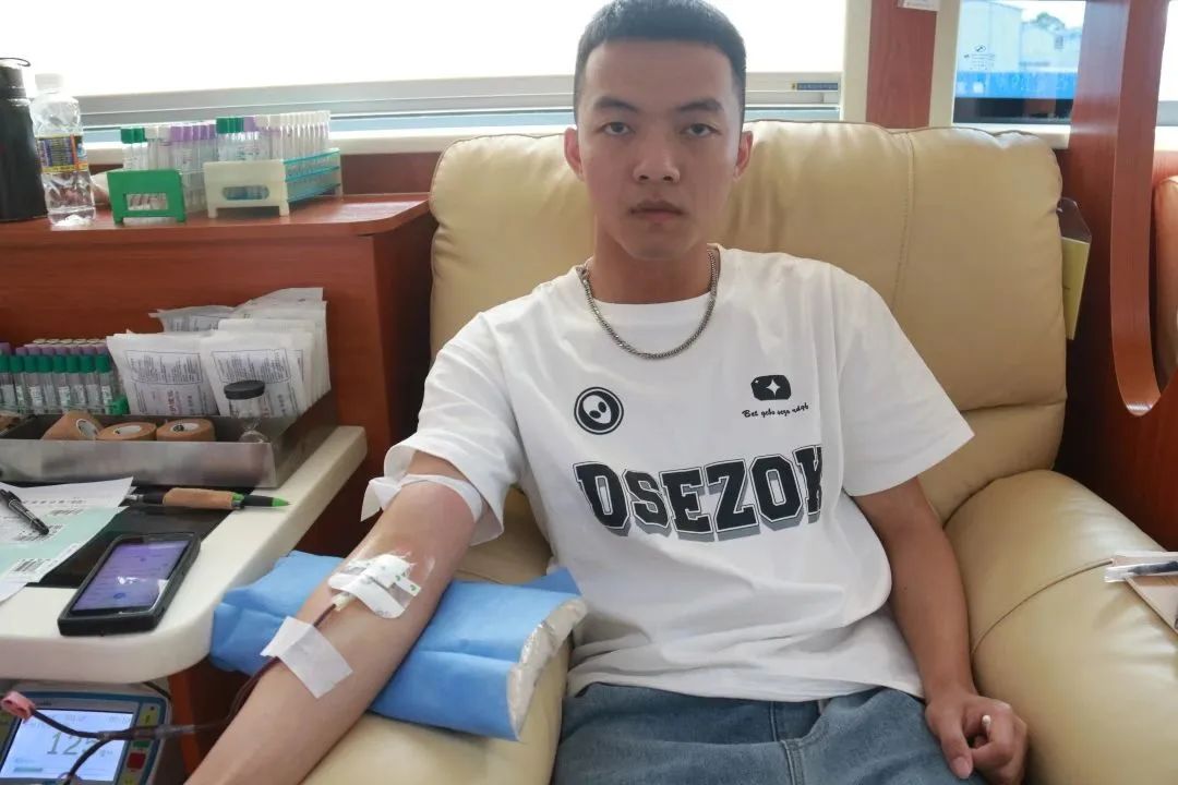 发扬雷锋精神 传递爱心力量——琼台师范学院组织开展无偿献血活动