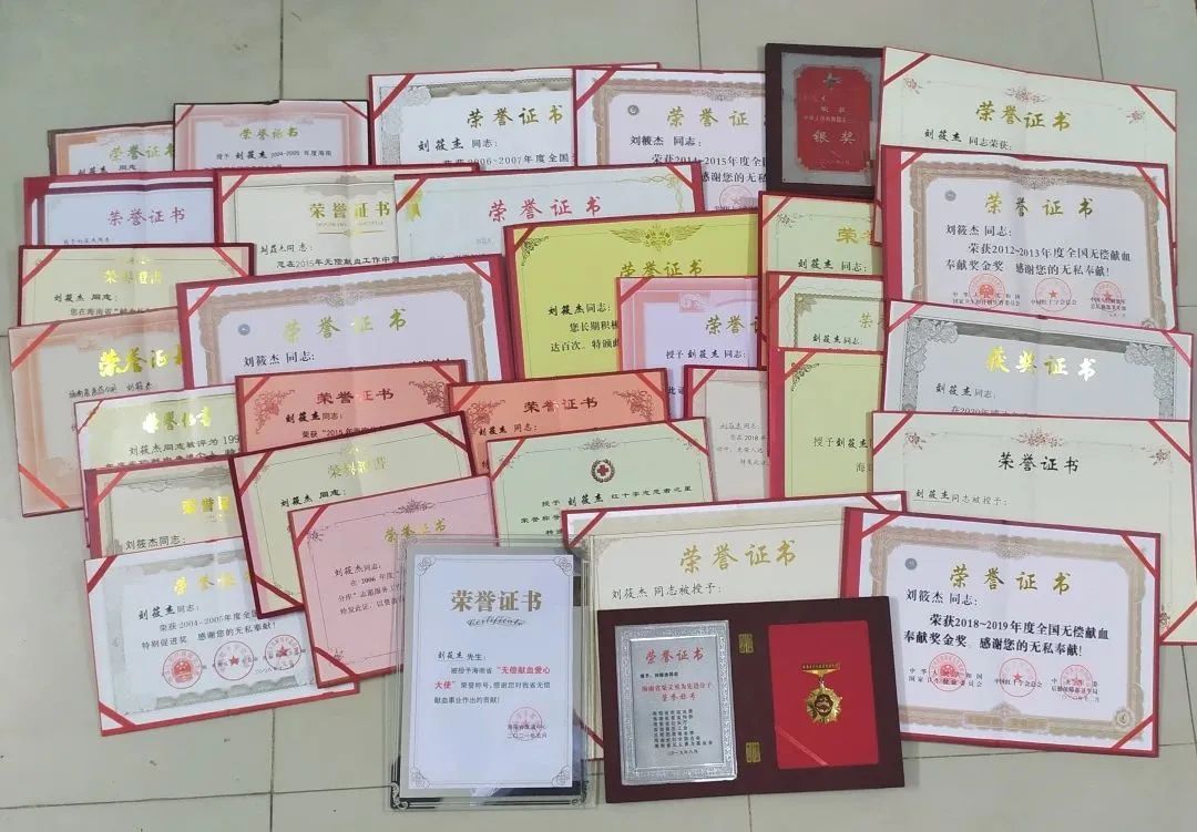 海南无偿献血先锋人物系列报道“从1到200”——“献血大王”刘筱杰