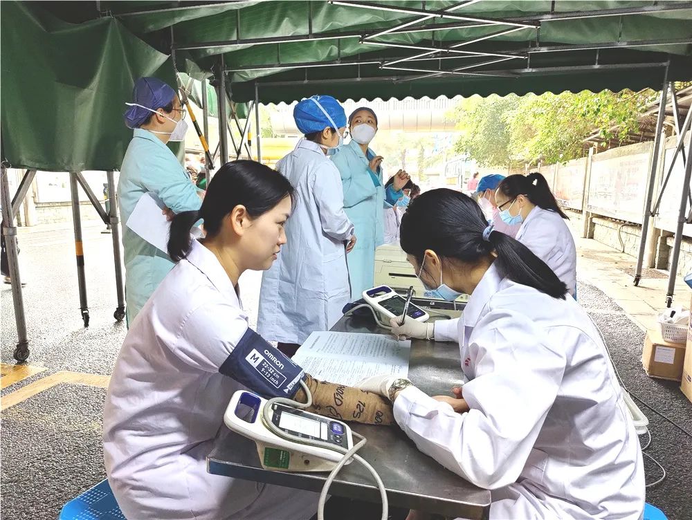海南省妇女儿童医学中心组织“学雷锋 践初心”无偿献血活动