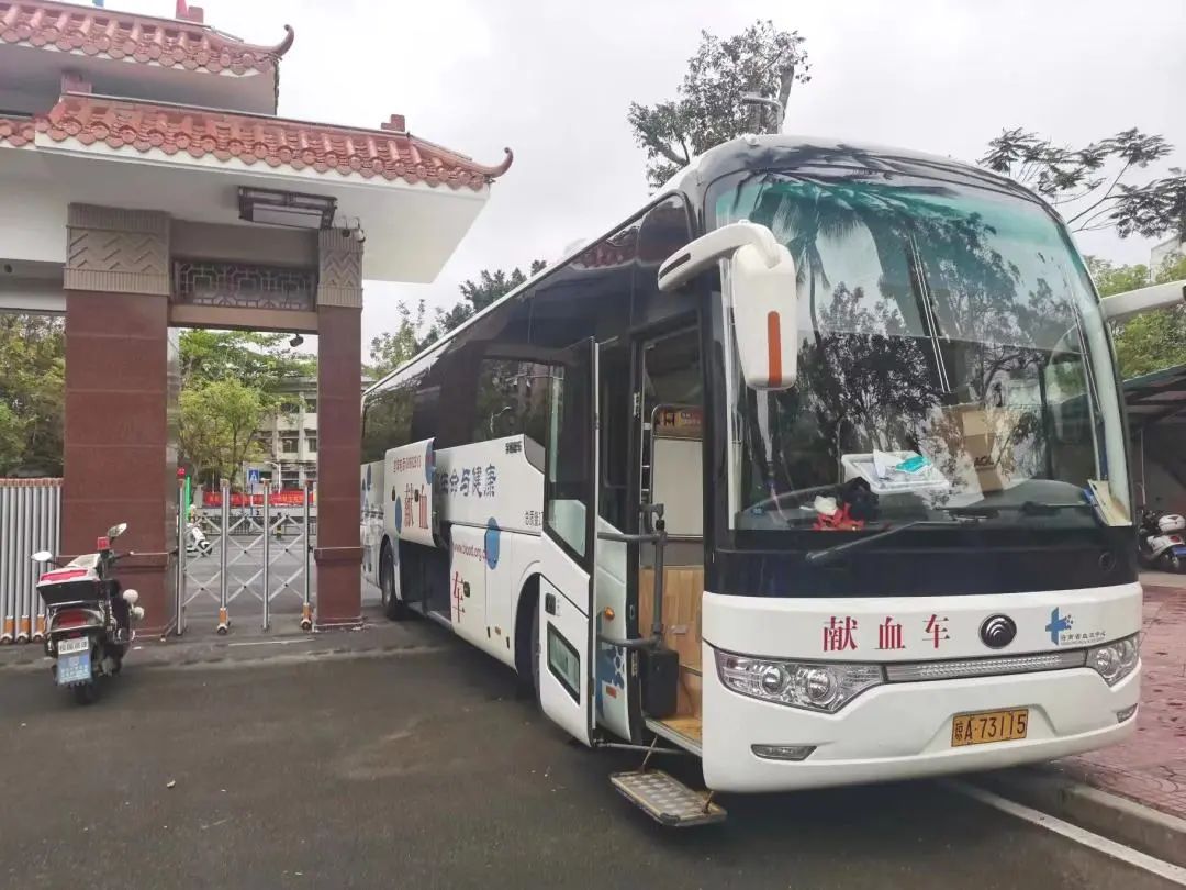 教书育人作表率 爱心献血我担当——万宁市开展教育系统无偿献血活动