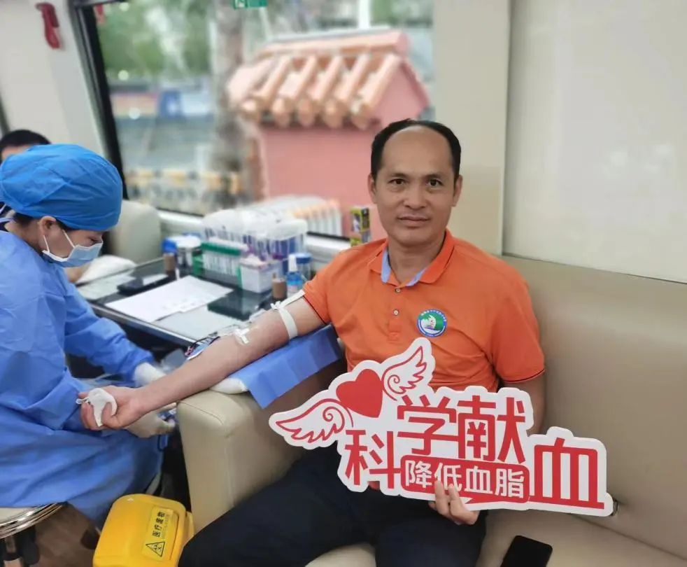教书育人作表率 爱心献血我担当——万宁市开展教育系统无偿献血活动