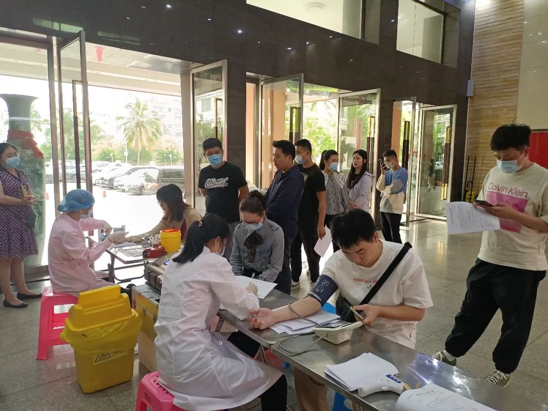美兰区组织干部职工集中开展无偿献血活动