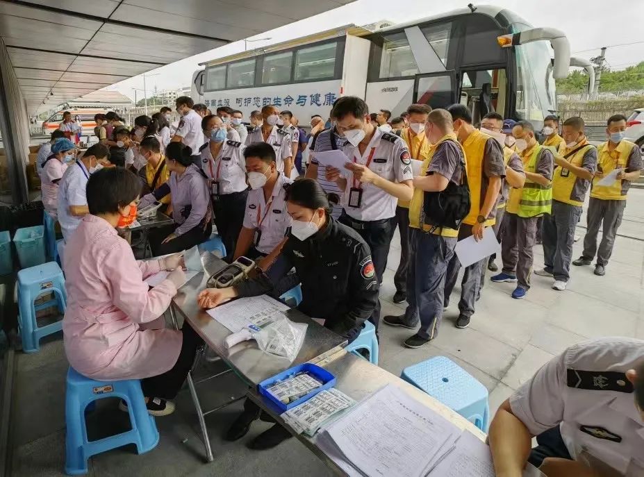 凤凰于飞 温馨相随 无偿献血 情暖三亚
